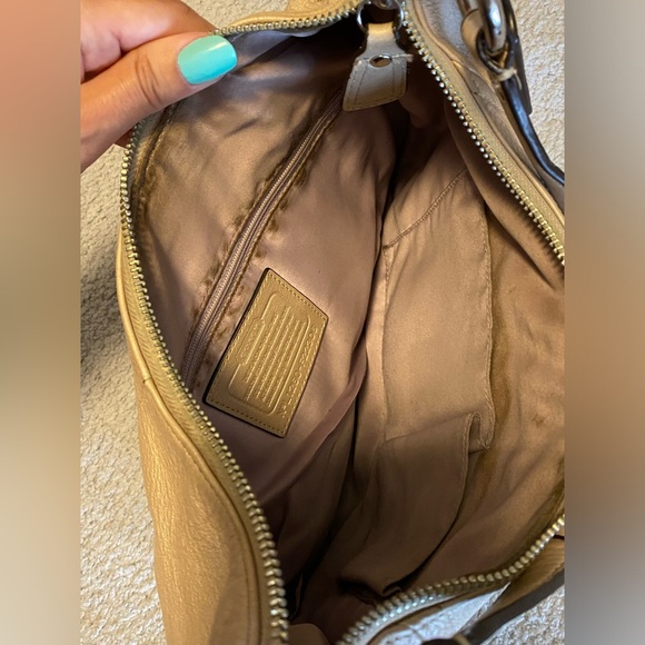 COACH Kristin Hobo Handbag 12x10” in Champagne Pink - Picture 3 of 8